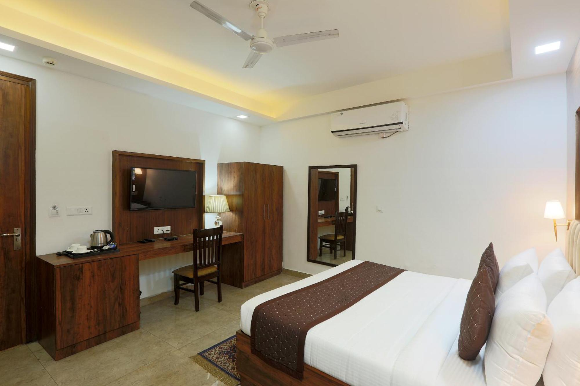 Park Tree Delhi Airport By Prithvi Palace With Free Airport Transsfer Hotel 4*