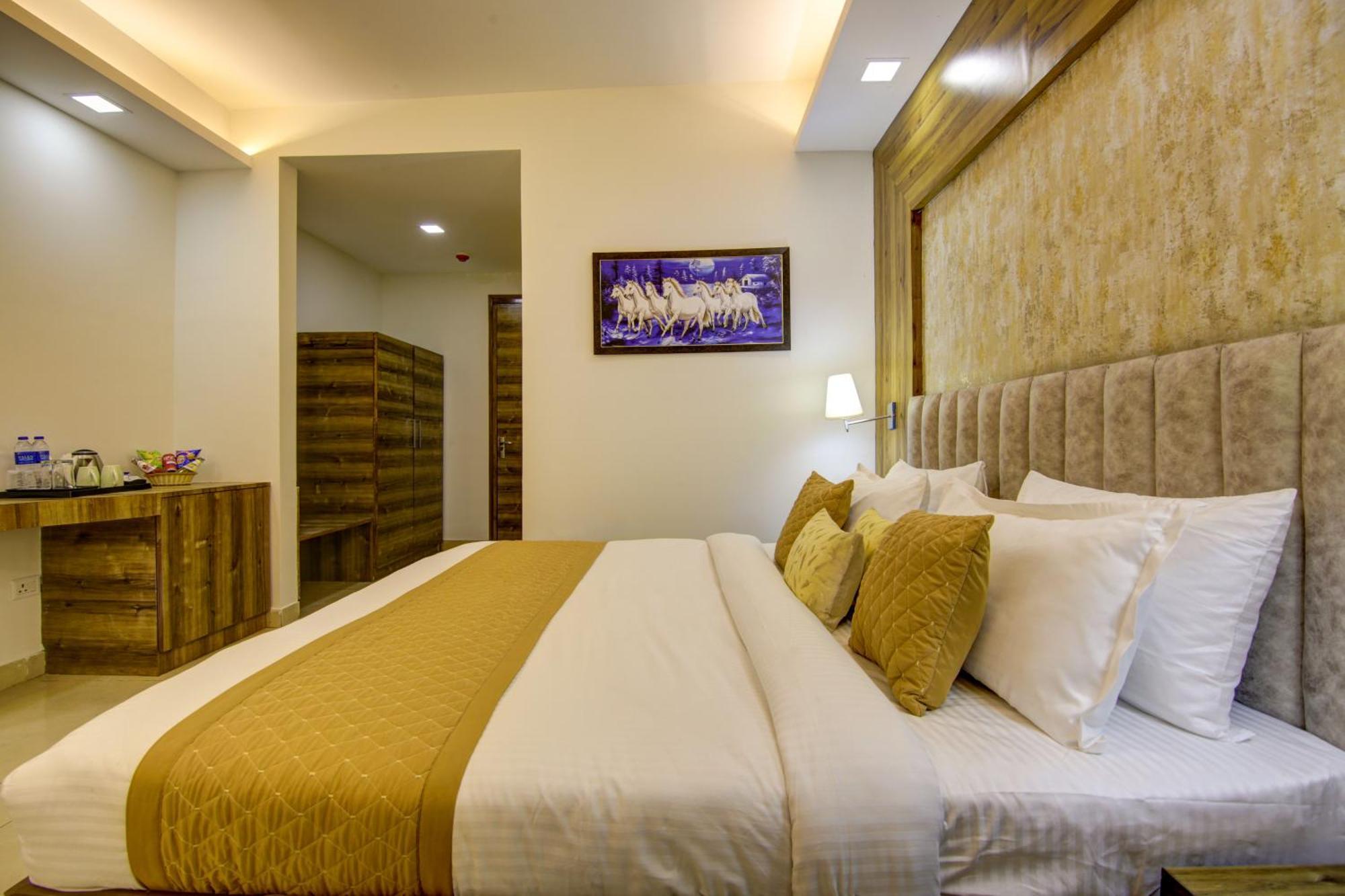 Park Tree Delhi Airport By Prithvi Palace With Free Airport Transsfer Hotel 4*