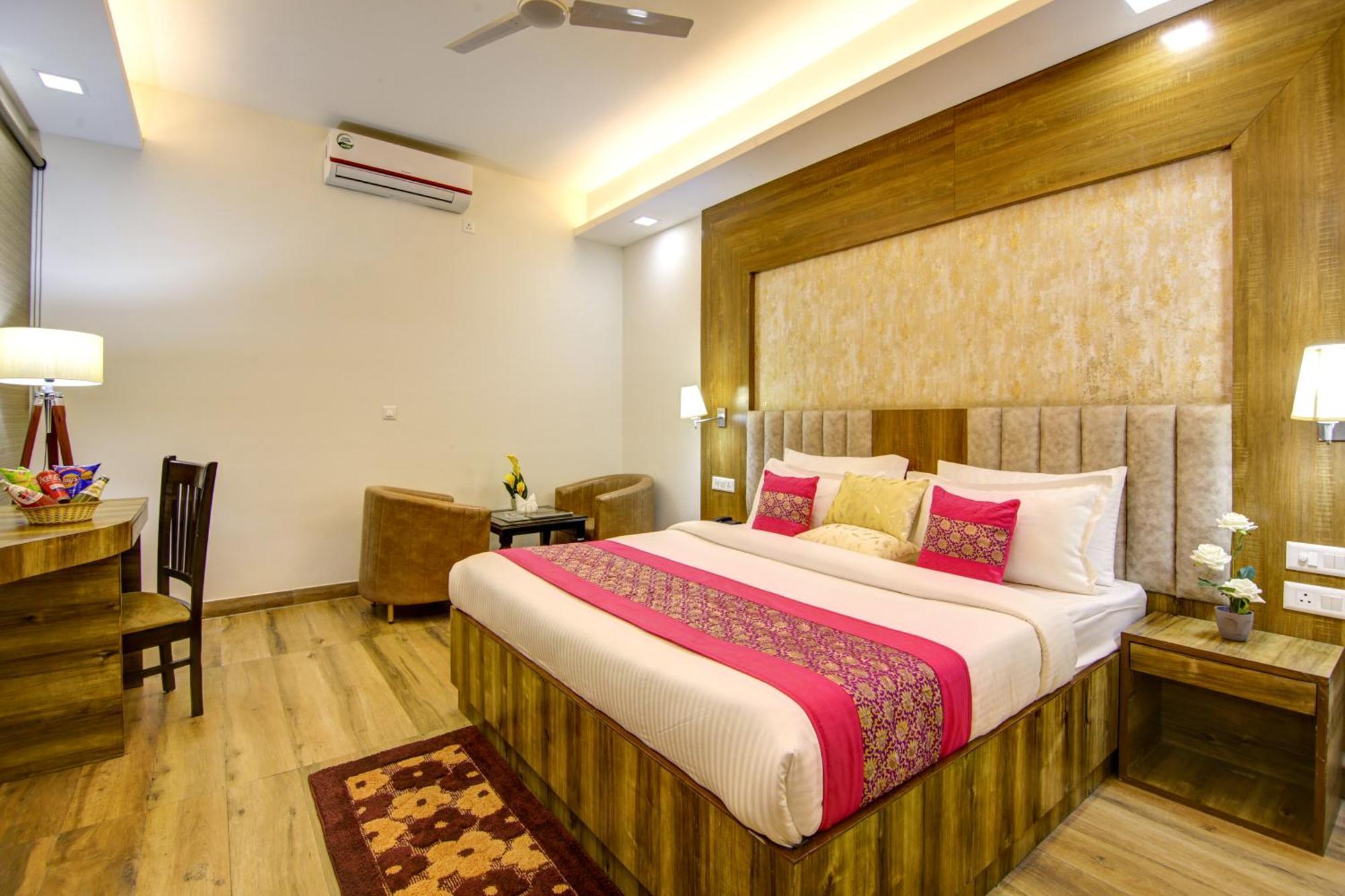 Park Tree Delhi Airport By Prithvi Palace With Free Airport Transsfer New Delhi