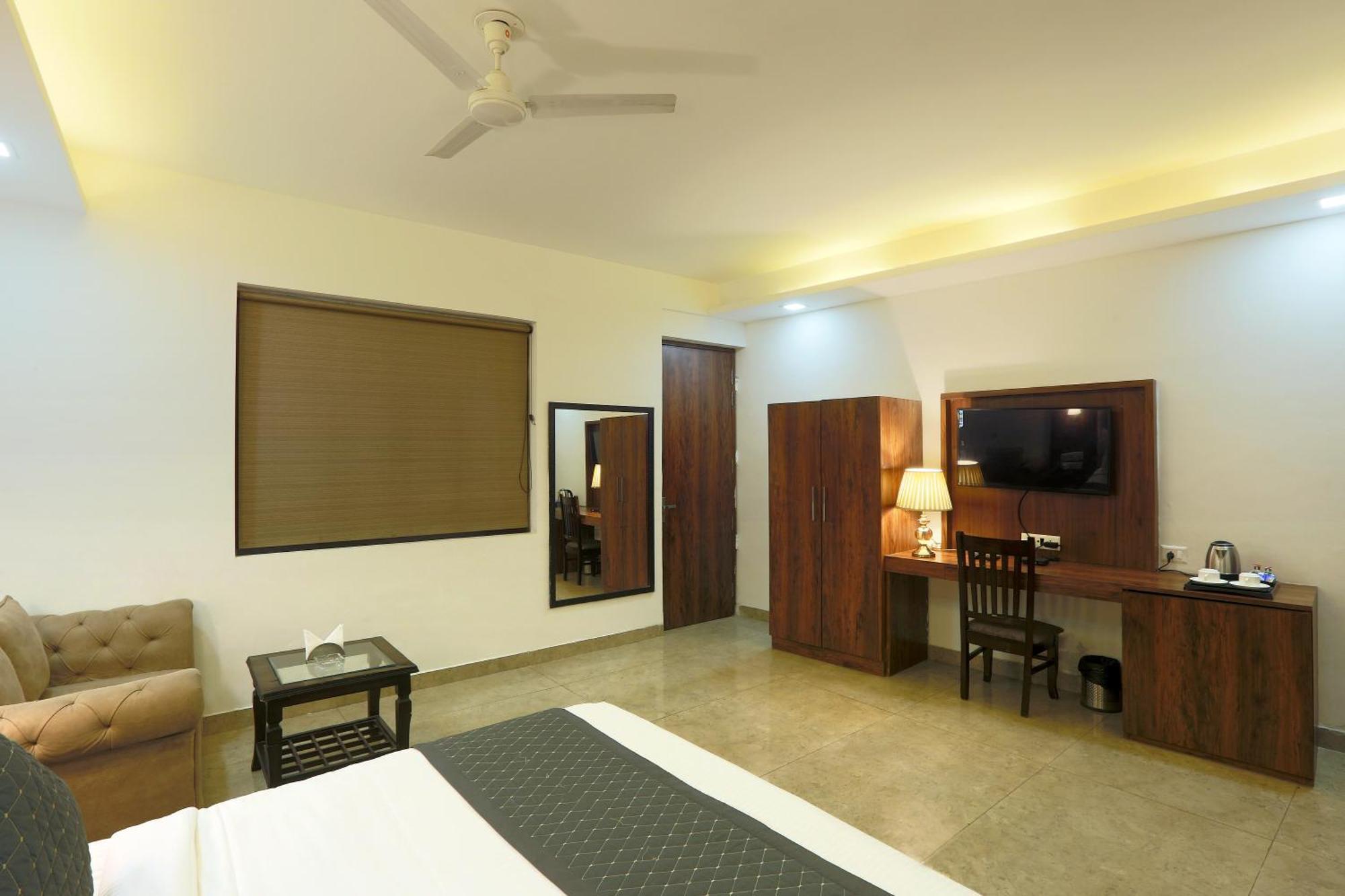Park Tree Delhi Airport By Prithvi Palace With Free Airport Transsfer Hotel