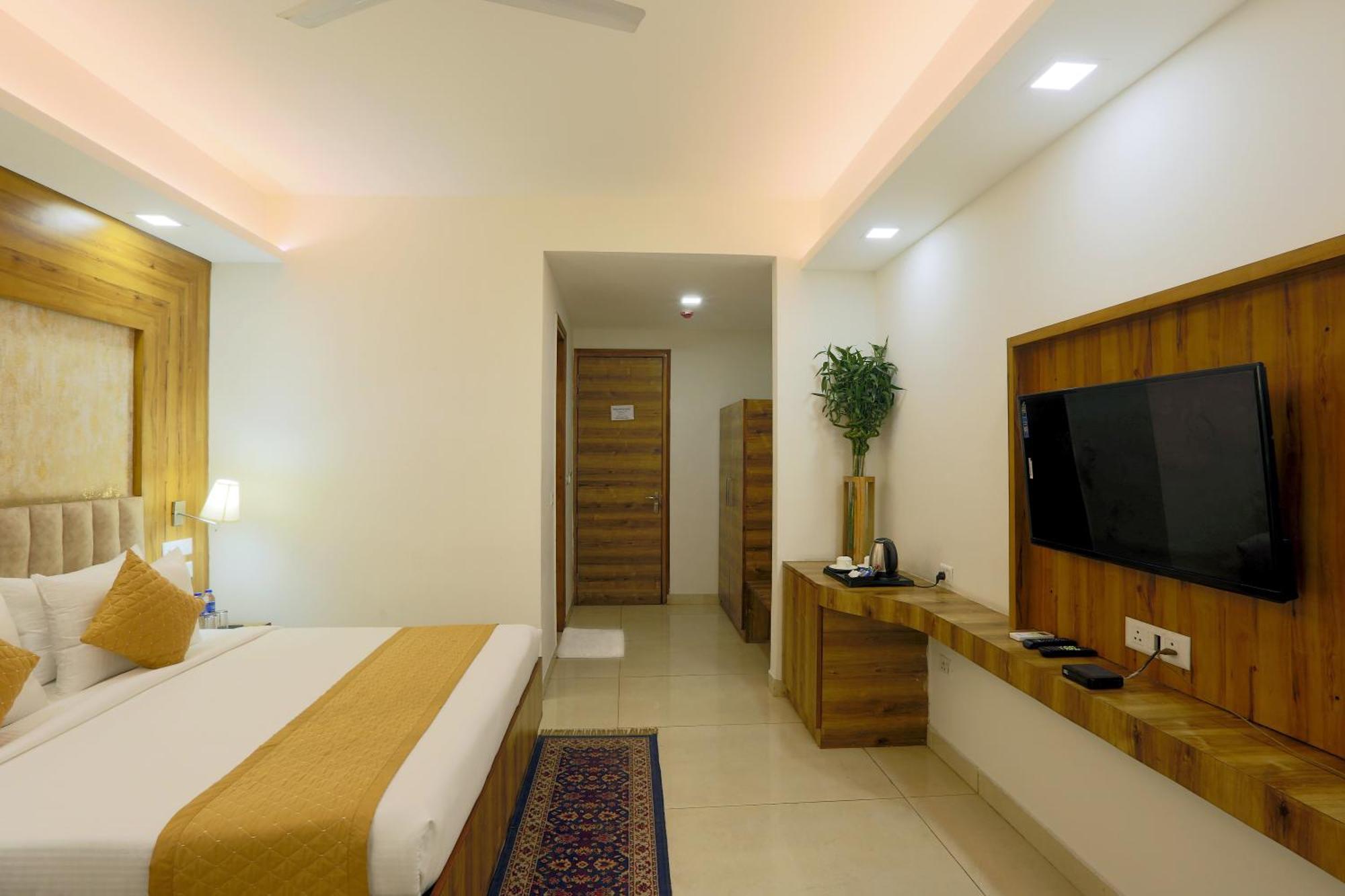 Park Tree Delhi Airport By Prithvi Palace With Free Airport Transsfer