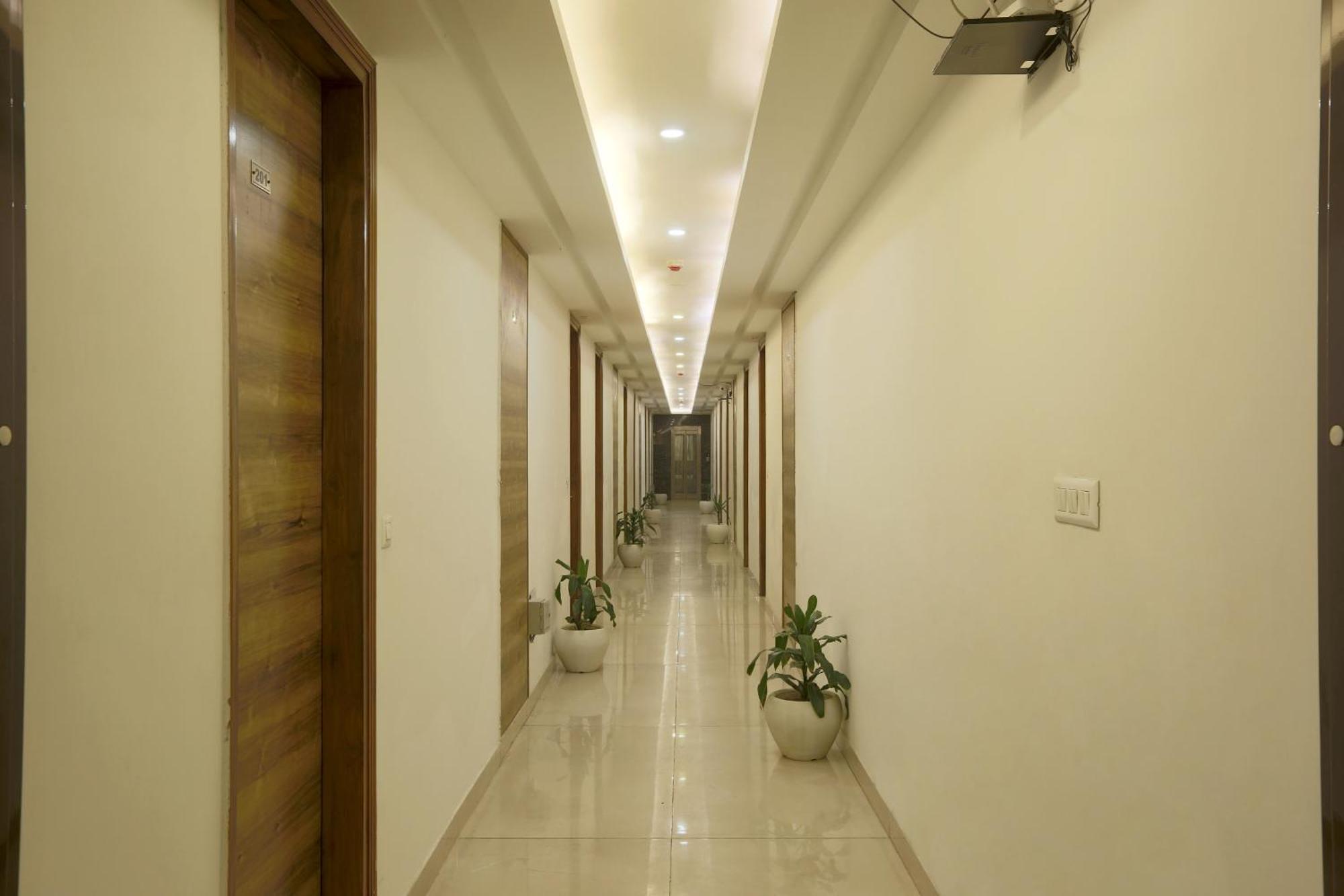 Park Tree Delhi Airport By Prithvi Palace With Free Airport Transsfer Hotel New Delhi