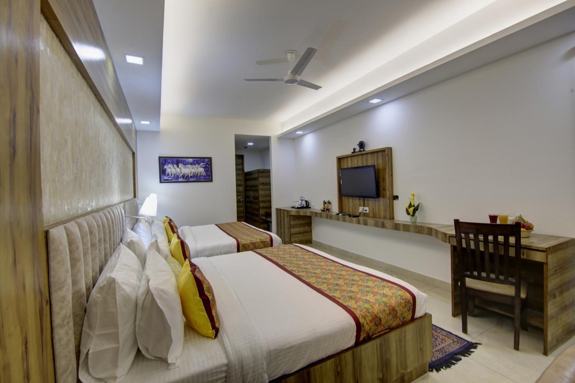 Park Tree Delhi Airport By Prithvi Palace With Free Airport Transsfer Hotel